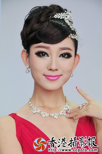 红衣女模