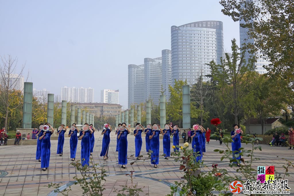 人民公园旗袍秀7..jpg