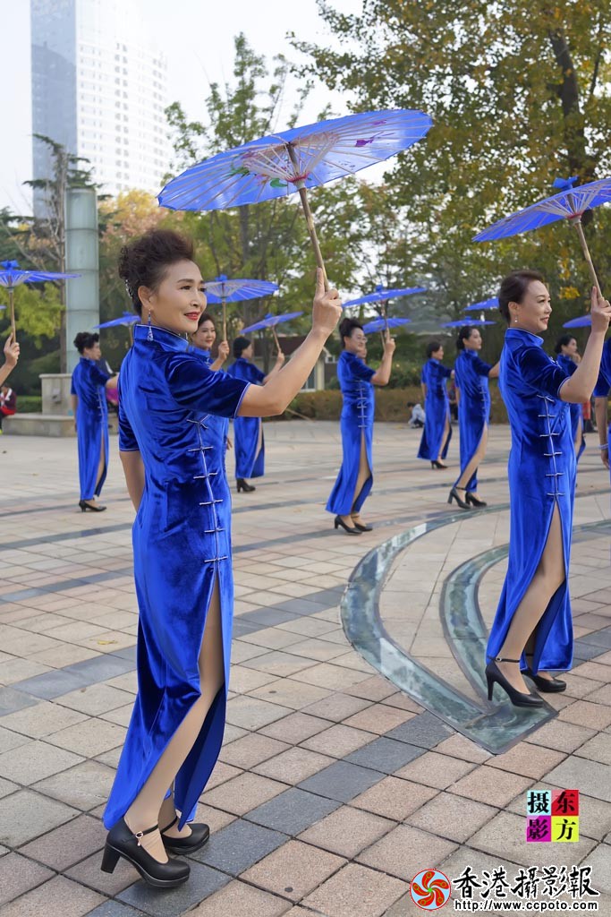 人民公园旗袍秀17..jpg