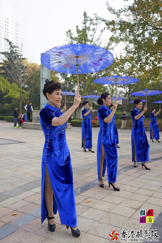 人民公园旗袍秀19..jpg