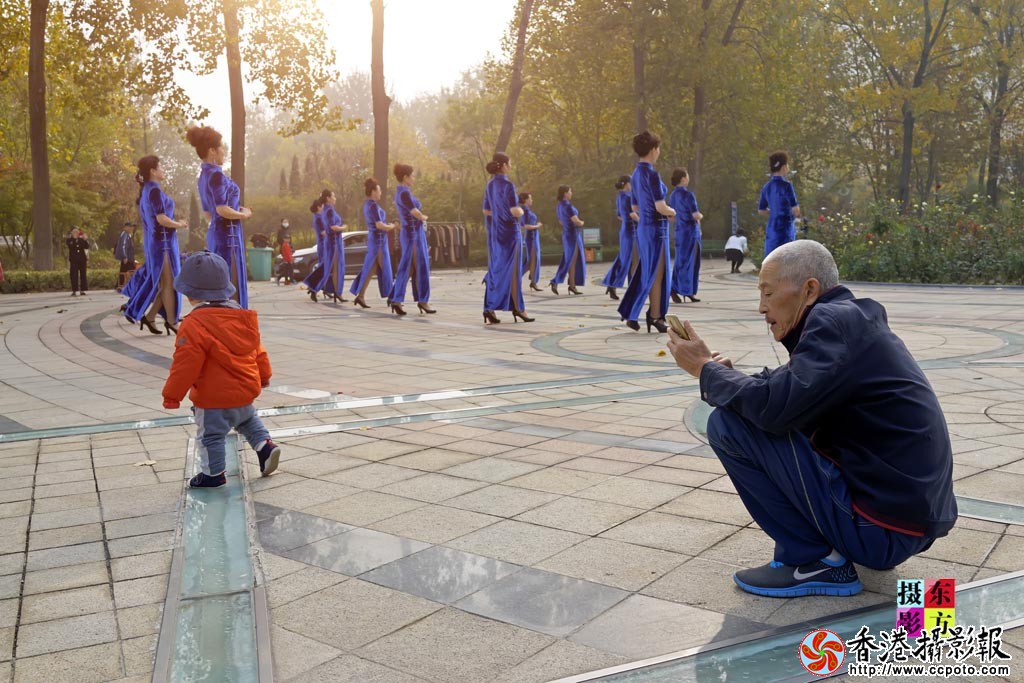 人民公园旗袍秀24..jpg