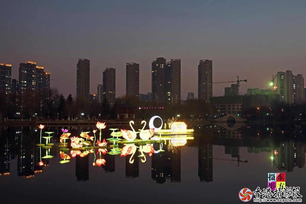 五洲湖畔灯光秀100..jpg