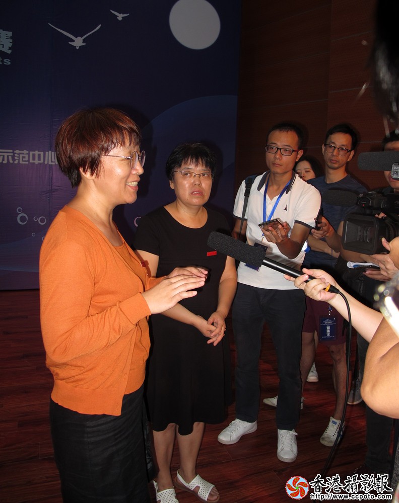 集美大学水产学院教授王淑红接受采访.JPG