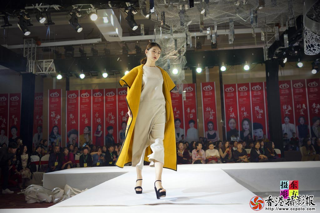 临沂2018国际时装周萱豪秋冬新品发布会15..jpg