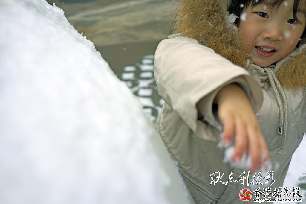 诗恩玩雪2..jpg