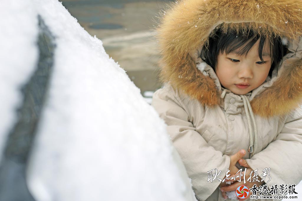 诗恩玩雪4..jpg