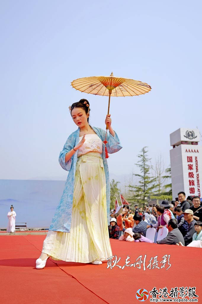 蒙山汉服走秀2..jpg