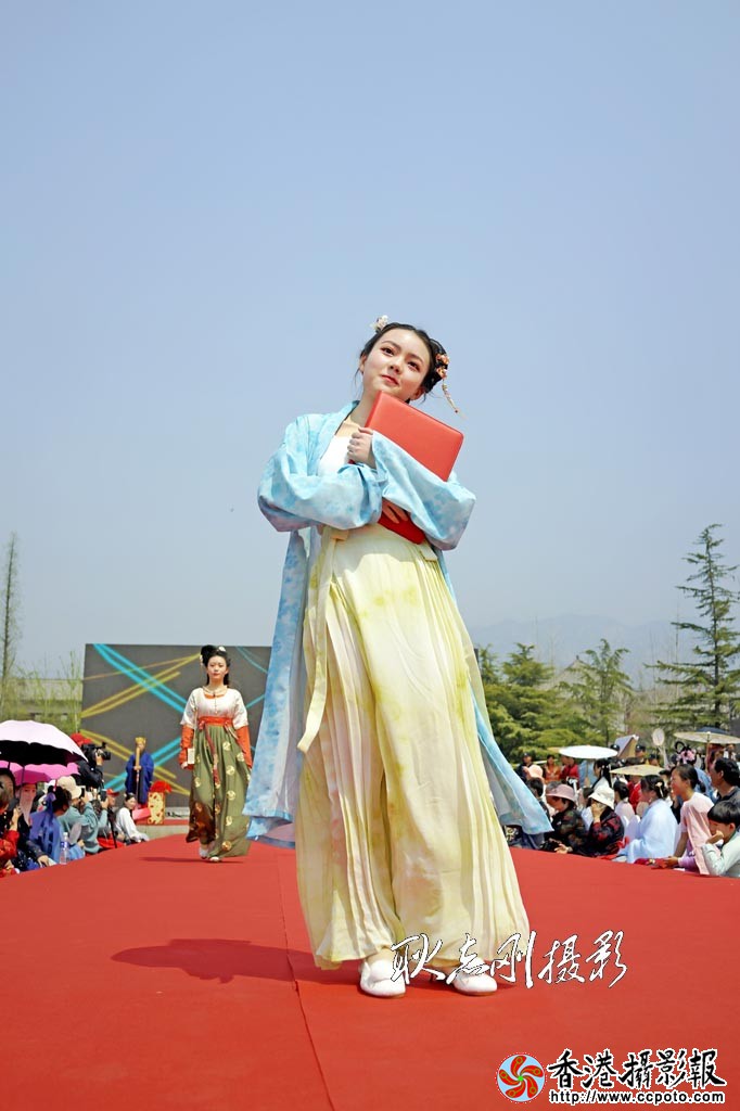 蒙山汉服走秀52..jpg