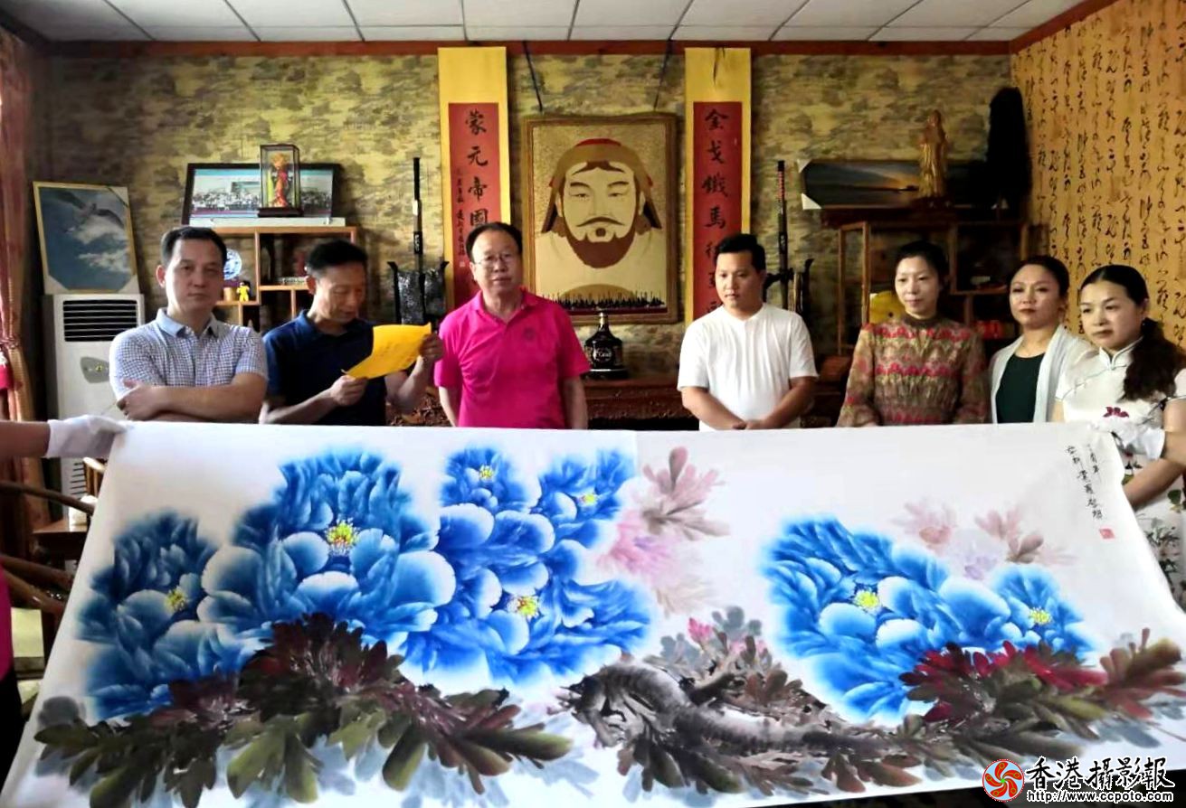 北京曹氏宗亲爱心觉罗后人艺术家作画献宝02.jpg