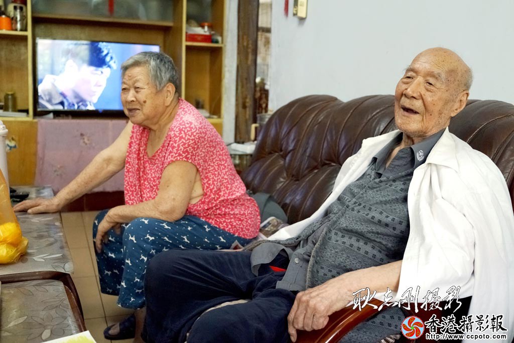 走访慰问临沂军分区干休所老退伍军人李群-1..jpg