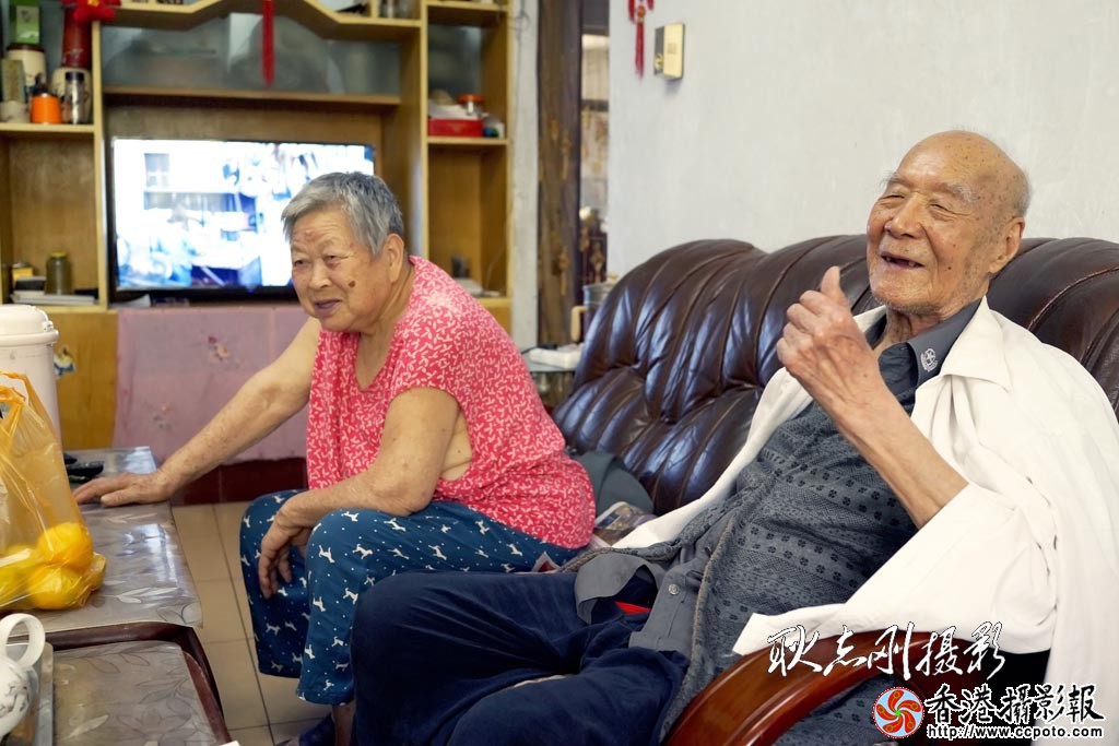 走访慰问临沂军分区干休所老退伍军人李群-2..jpg